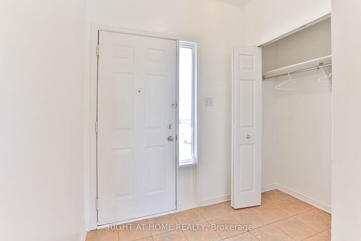 Property Photo: 142 Lilibet Crescent E ON K1V 2A1