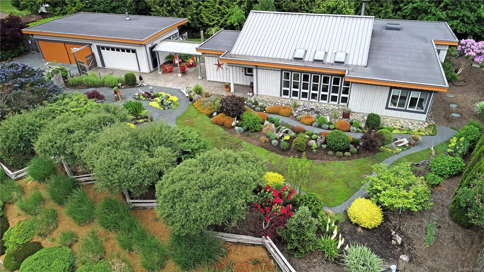 Photo de la propriété: 3881 Charlton Dr BC V9K 1Z3
