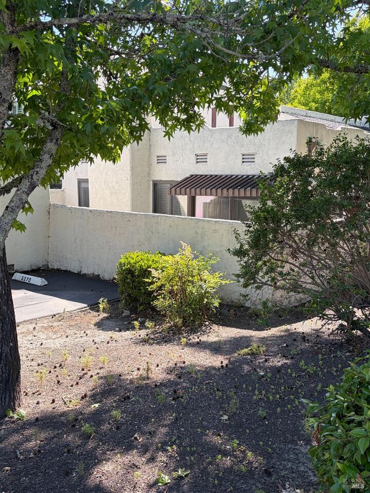 Property Photo:  5270 El Mercado Parkway  CA 95403 