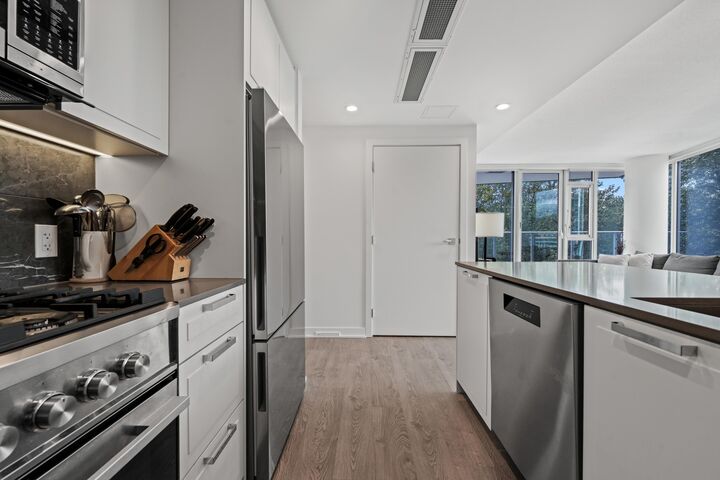 Property Photo: 1401 Hunter Street 807 BC V7J 0E2