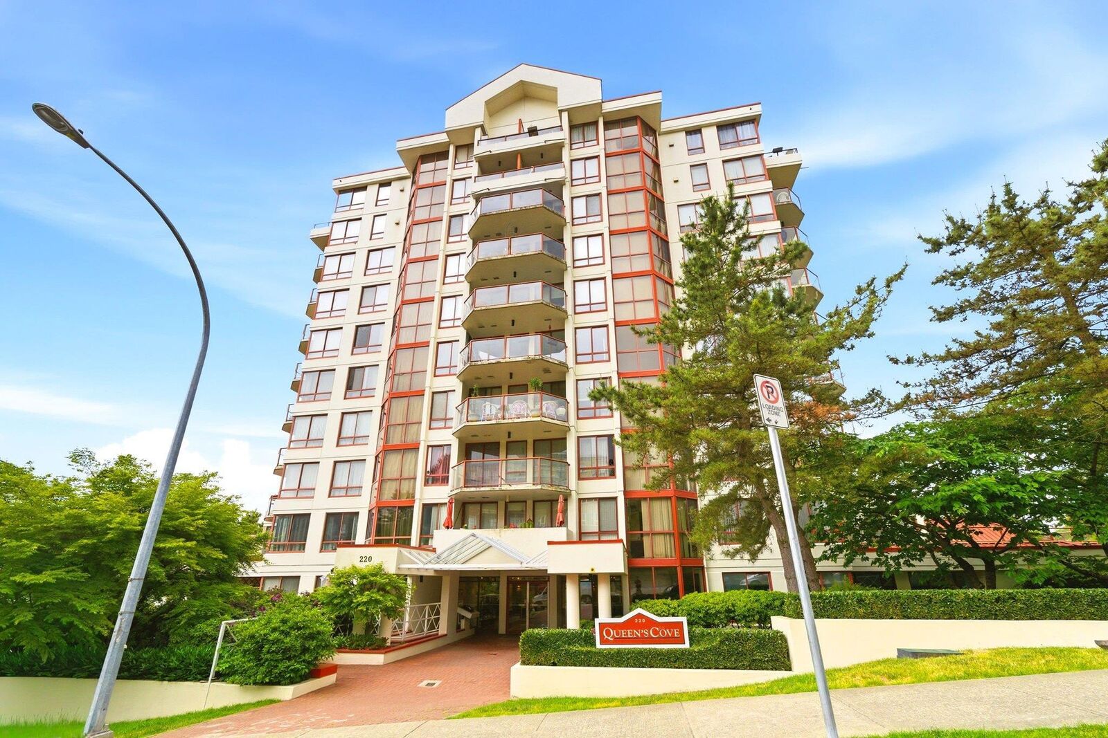 Property Photo:  220 Eleventh Street 904  BC V3M 6N9 
