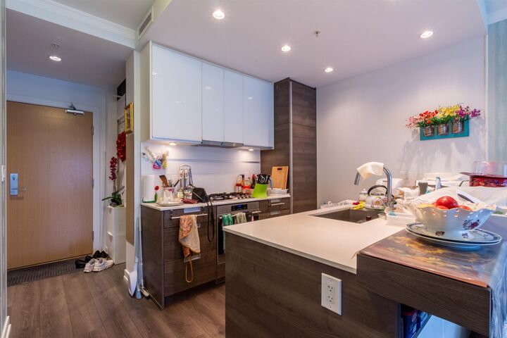 Property Photo: 4688 Kingsway 602 BC V5H 0E9