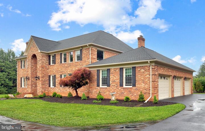 Property Photo:  517 Seneca Road  VA 22066 