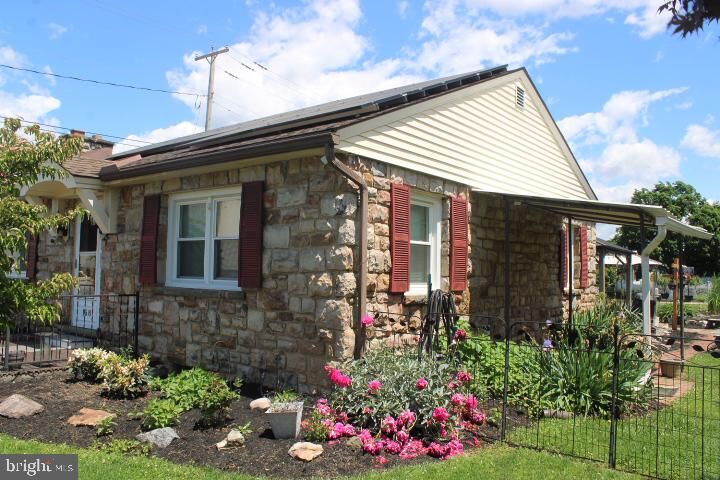 Property Photo:  158 N Green Street  PA 17078 
