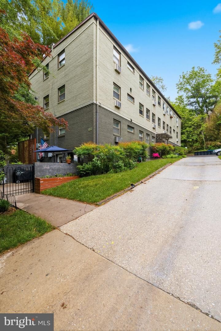 Property Photo: 4595 Macarthur Boulevard NW 4 DC 20007