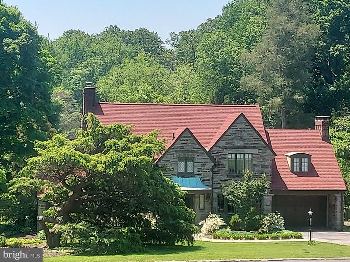 Property Photo:  105 Stratford Road  PA 19086 