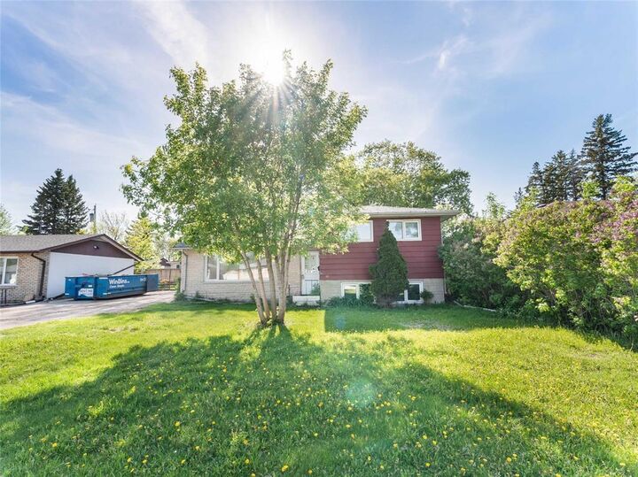 Property Photo: 11 Berwyn Bay MB R2C 2W1