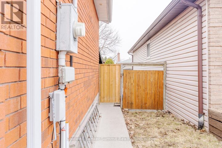 Property Photo: 359 Leacock Drive ON L4N 5S6