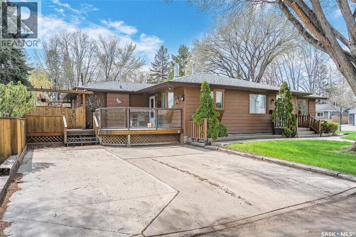 Property Photo:  444 Q Avenue N  SK S7L 2Y1 