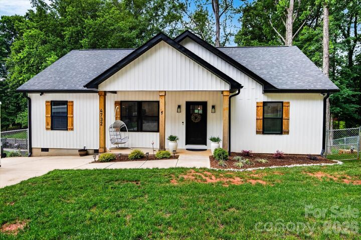 Property Photo: 4732 Birchwood Court NC 28056