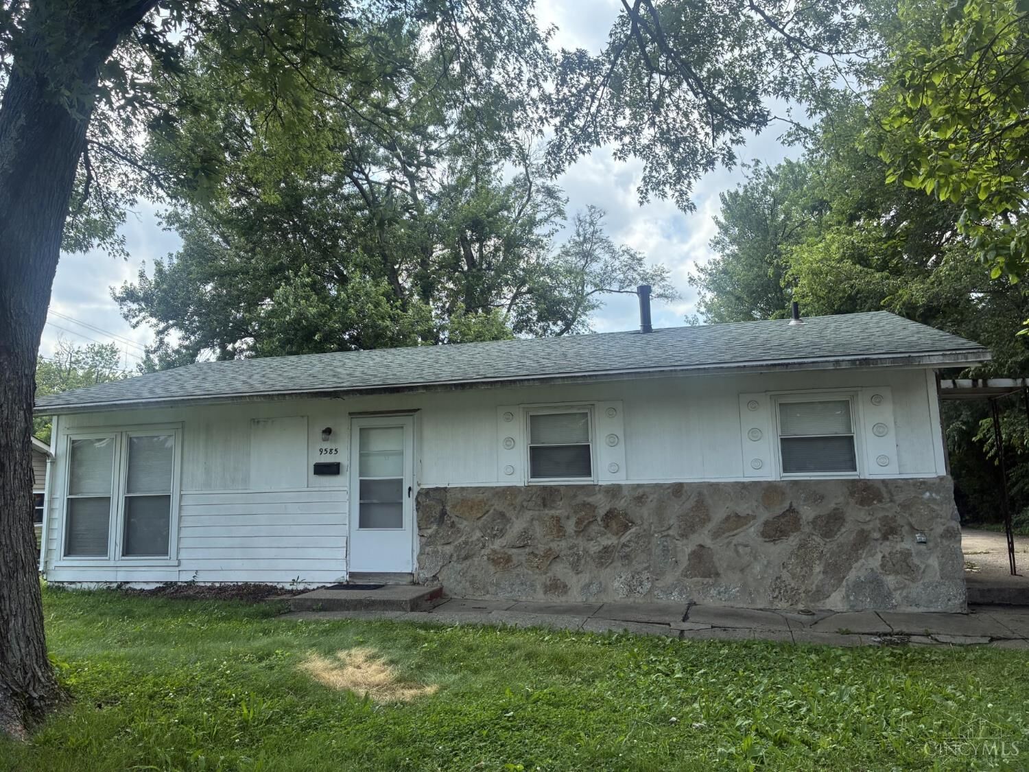 Property Photo:  9585 Ridgemoor Avenue  OH 45231 