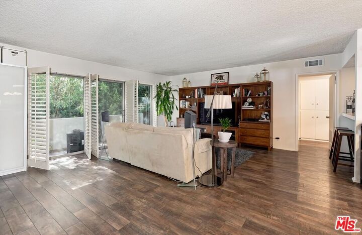 Property Photo:  4445 Cartwright Ave  CA 91602 