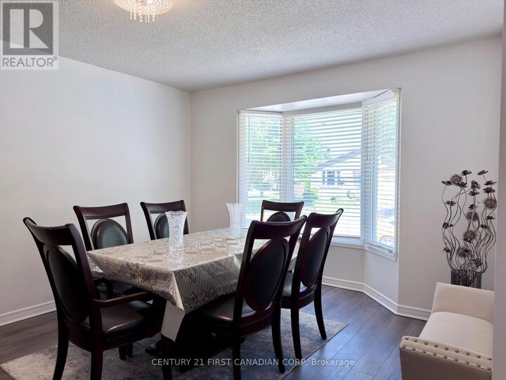 Property Photo:  74 Tumbleweed Crescent  ON N6E 2N8 
