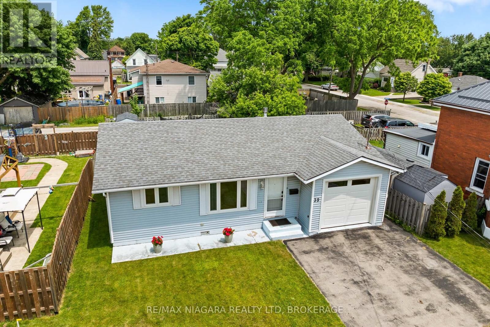 Property Photo:  39 Pine Street  ON L3K 3N6 