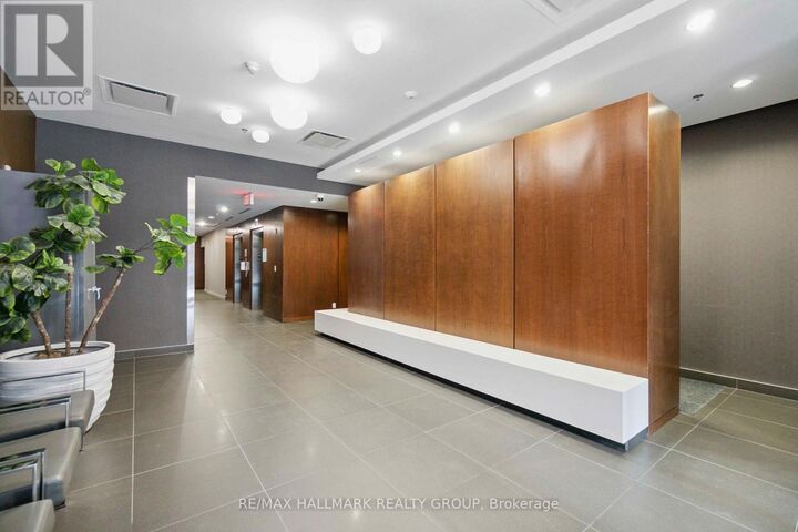 Property Photo:  340 McLeod Street 750  ON K2P 1A4 