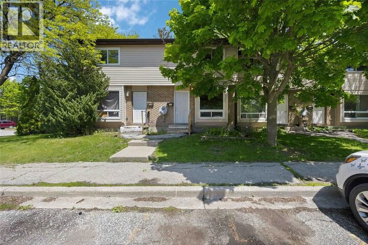 Property Photo: 42 Hampton Avenue 301 ON N7S 4Z2