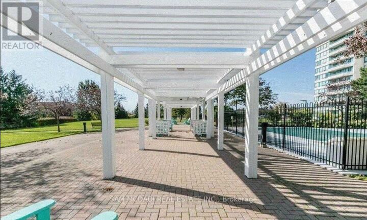 Property Photo:  550 Webb Drive 1514  ON L5B 3Y4 