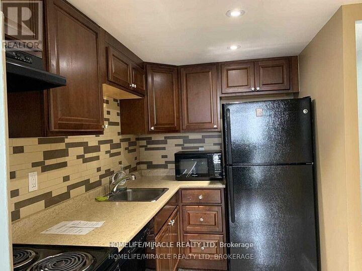 Property Photo: 115 Hillcrest Avenue 1012 ON L5B 3Y9