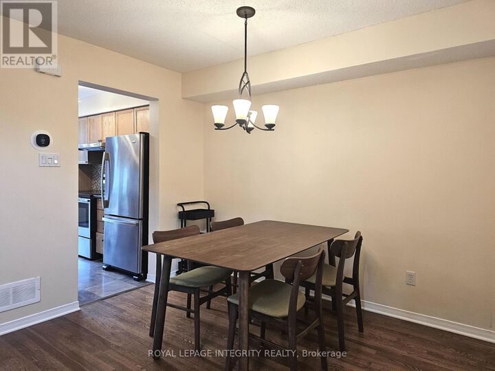Property Photo: 211 Station Boulevard 2 ON K1G 6P1