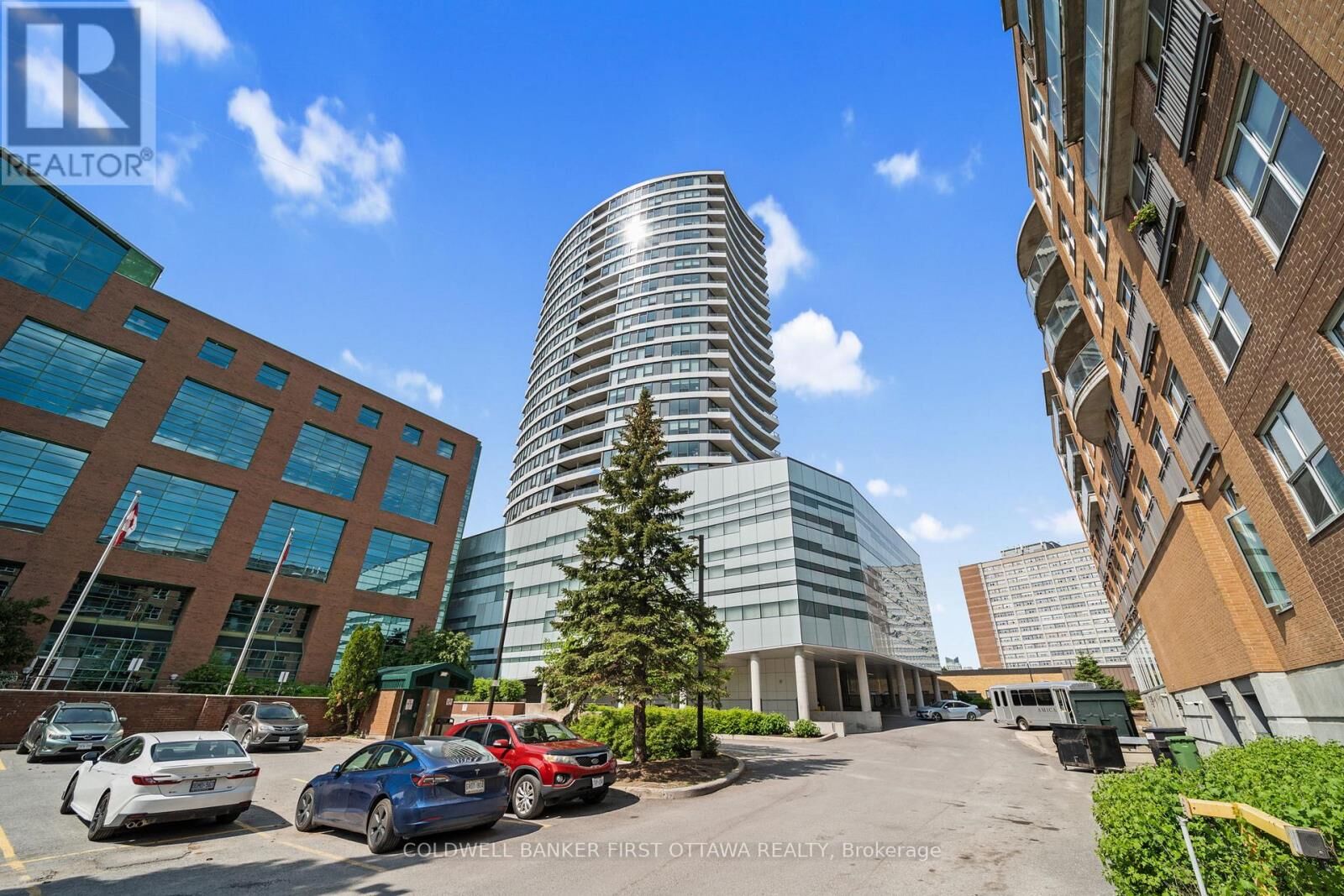 Property Photo:  485 Richmond Road 1905  ON K2A 3W9 
