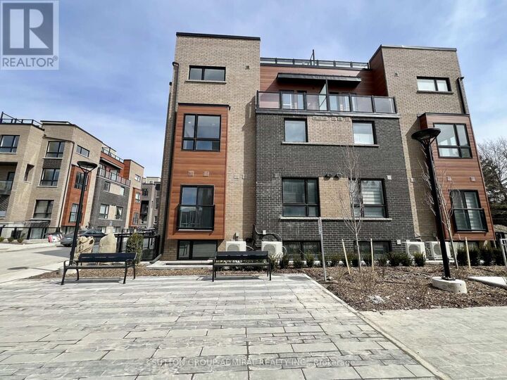 Property Photo: 24 Lytham Green Circle 15 ON L3Y 0H4