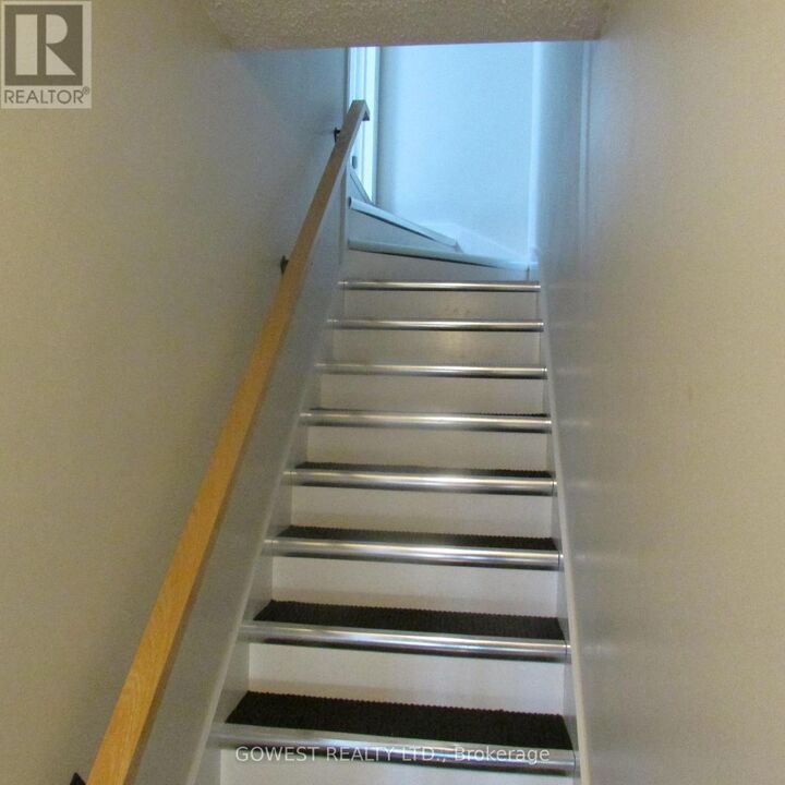Property Photo: 24A Roncesvalles Avenue 3rd Floor ON M6R 2K3