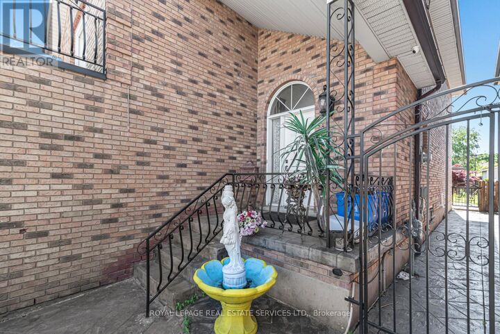 Property Photo: 206 Bay Street North ON L8R 2P9