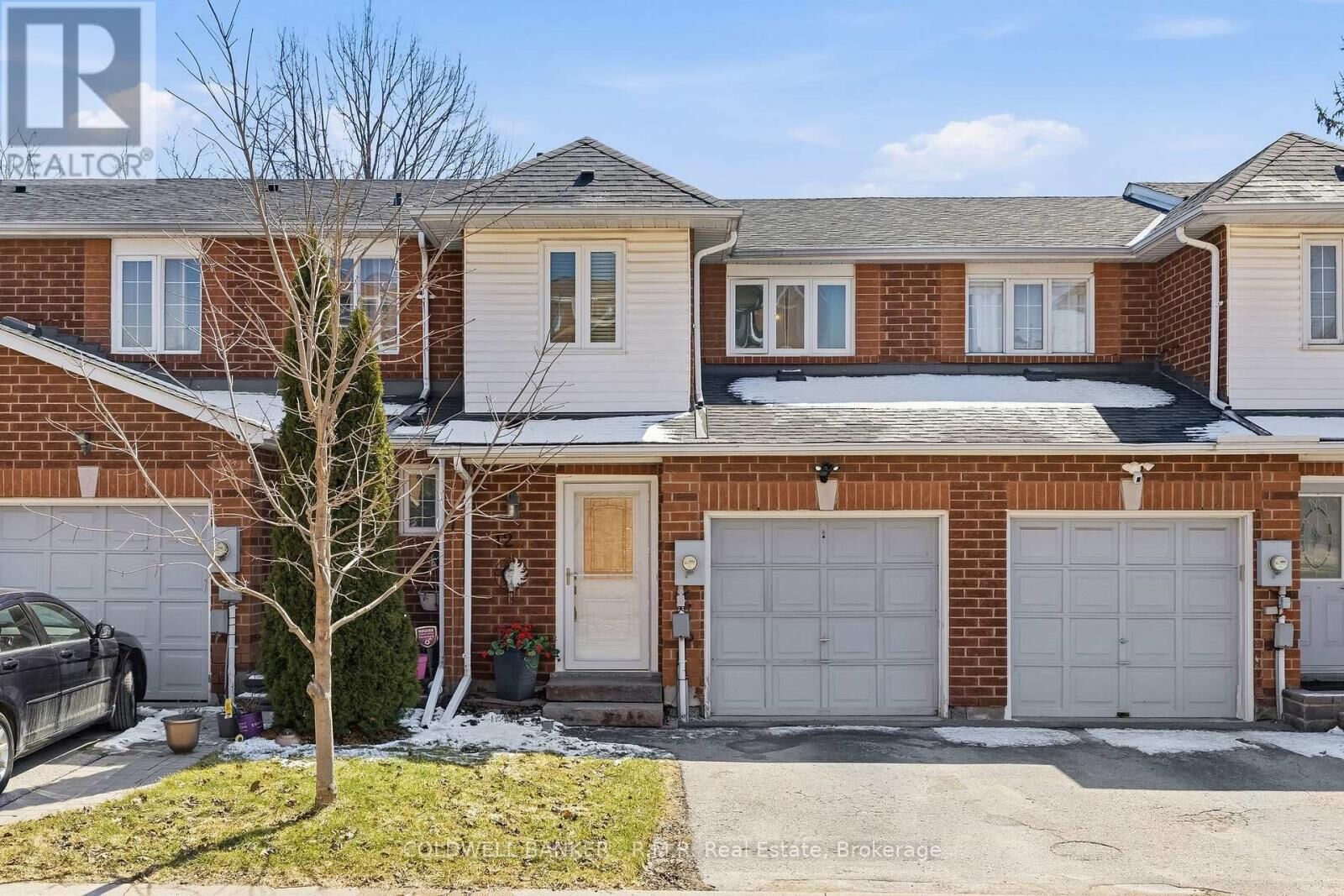 Property Photo:  811 Wilson Road North 12  ON L1G 7Z5 