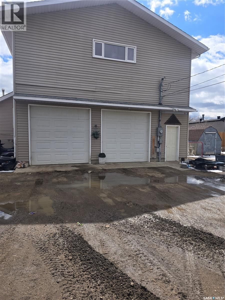 Property Photo:  209 Allan Street  SK S0K 1K0 