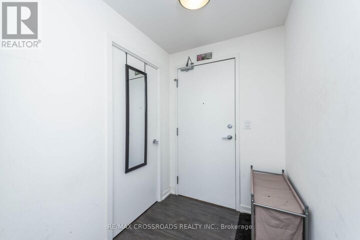 Property Photo: 62 Forest Manor Road 2302 ON M2J 0B6