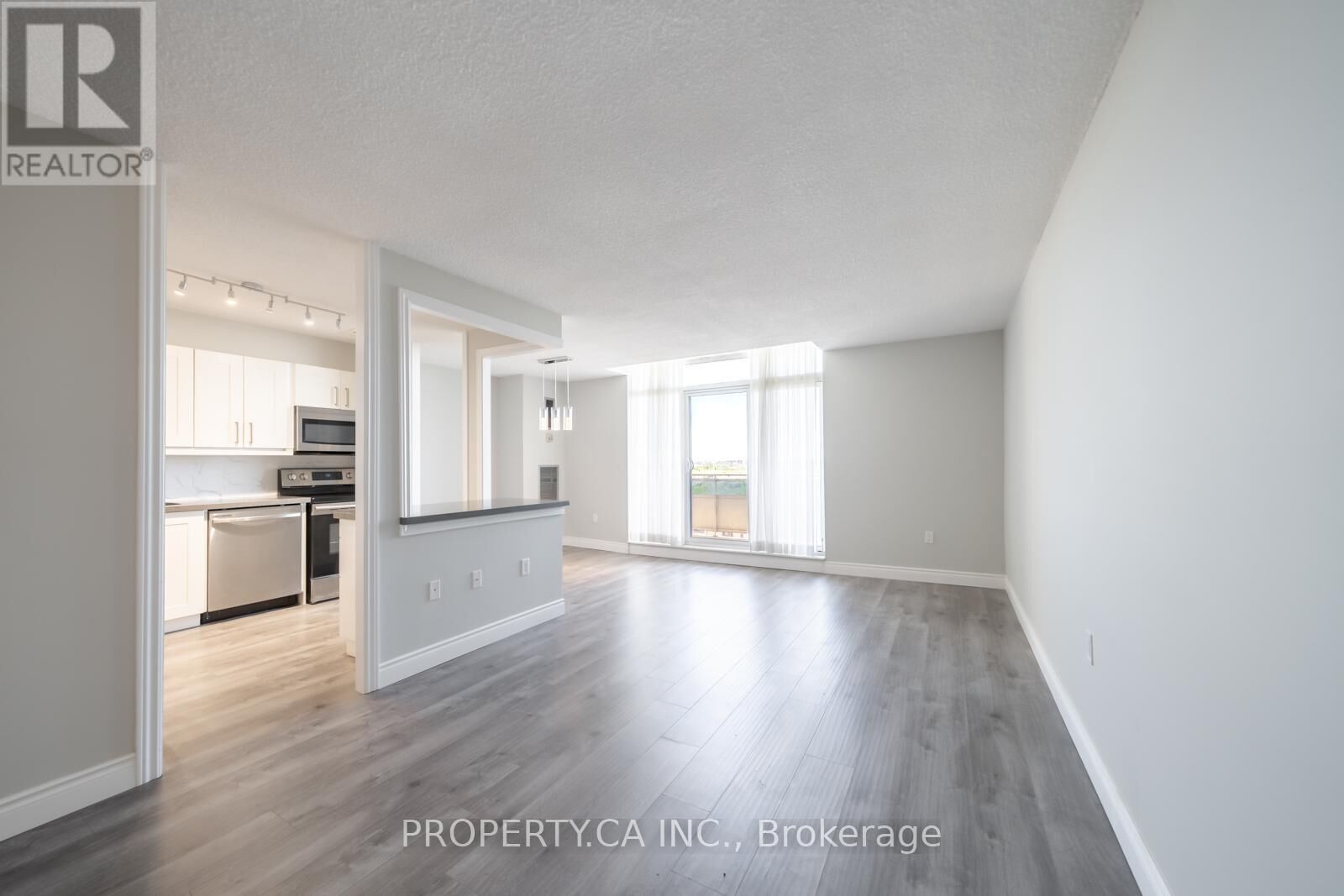 Property Photo:  355 Rathburn Road East 1204  ON L4Z 1H4 