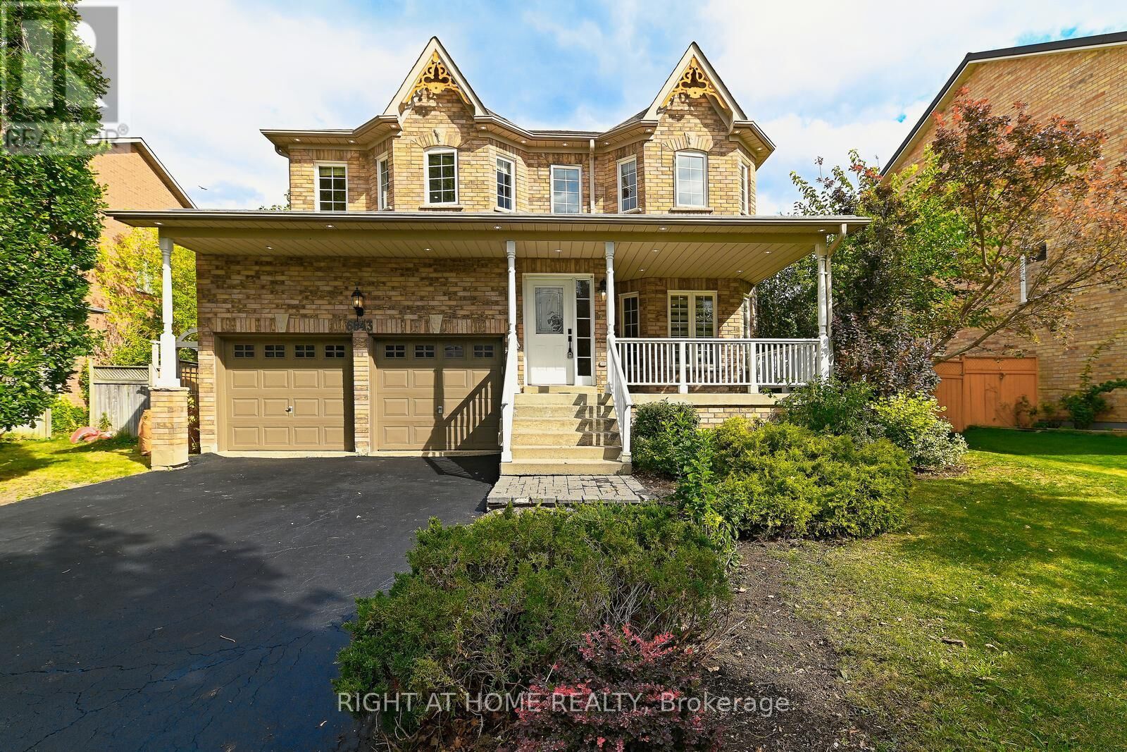 Property Photo: 6843 Campbell Settler Court East ON L5W 1B3