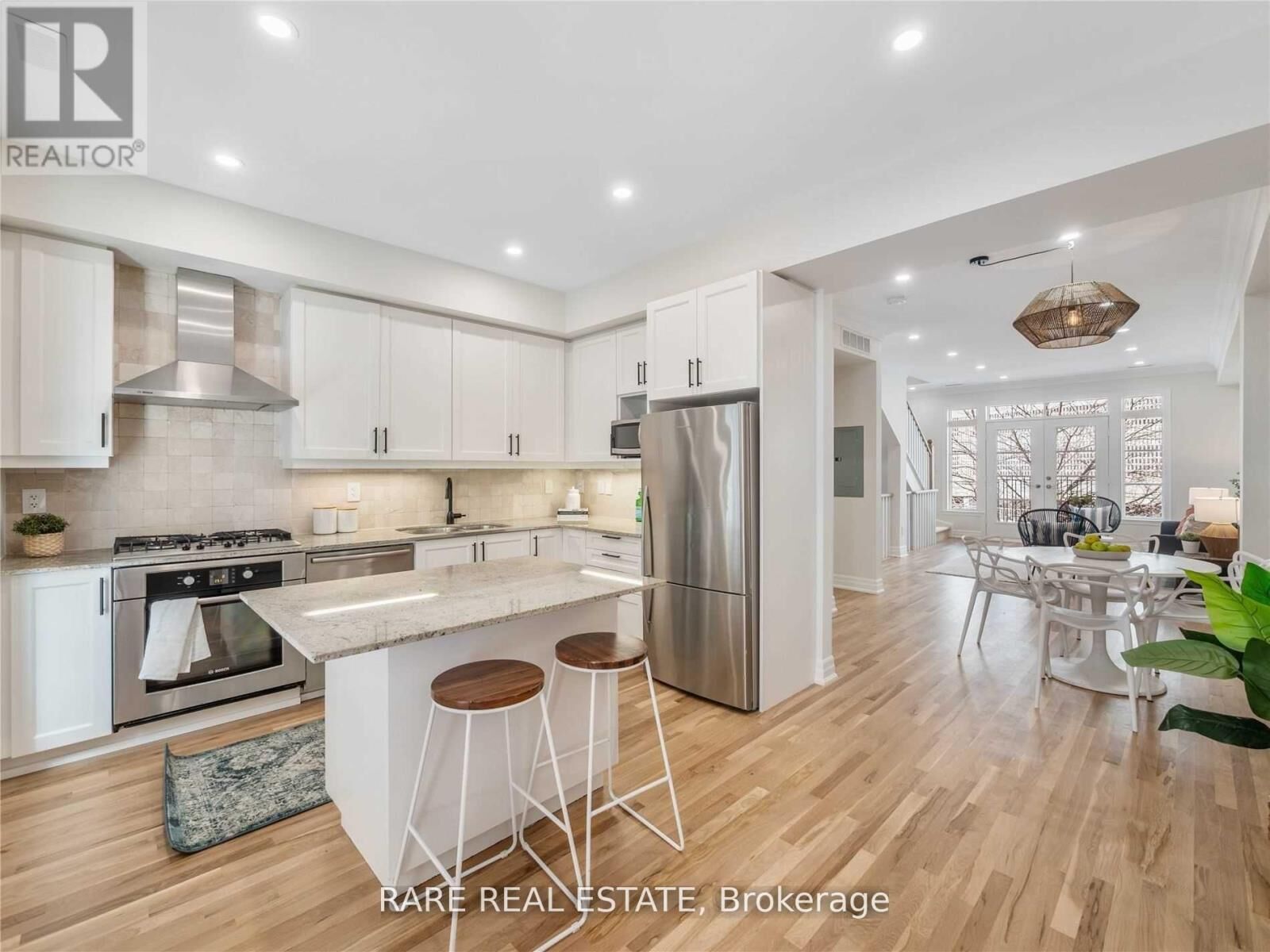 Property Photo:  65 Pleasant Boulevard  ON M4T 1K2 