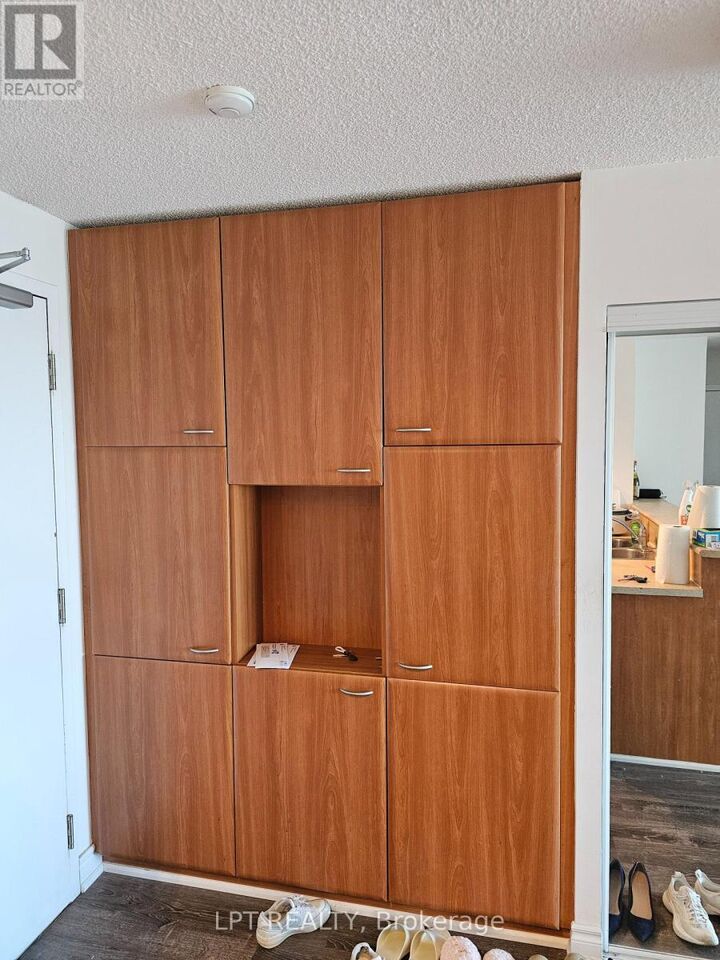 Property Photo:  38 Lee Centre Drive 2107  ON M1H 3J7 