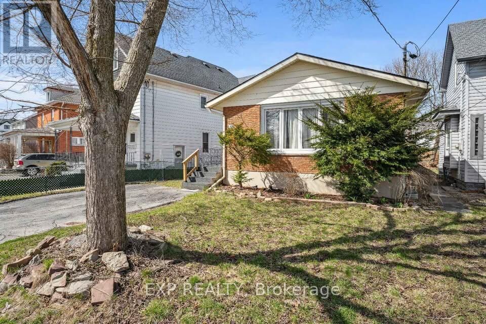 Property Photo:  148 Young Street Main  ON L3B 4C8 