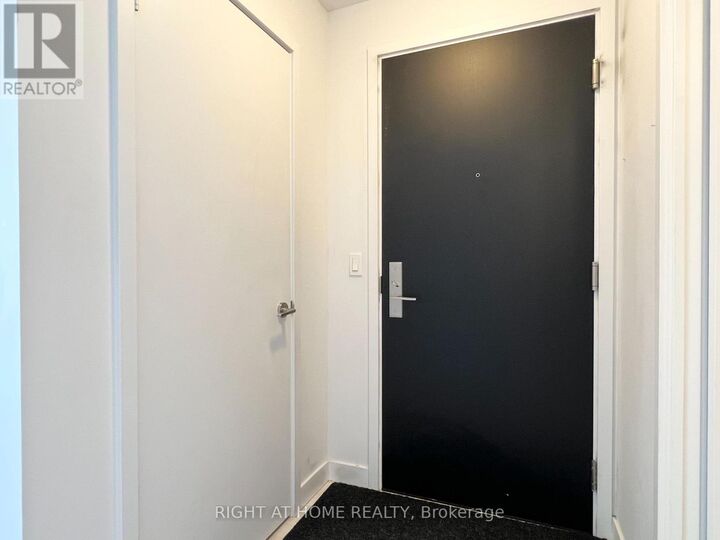 Property Photo: 8 Eglinton Avenue East 5001 ON M4P 0C1