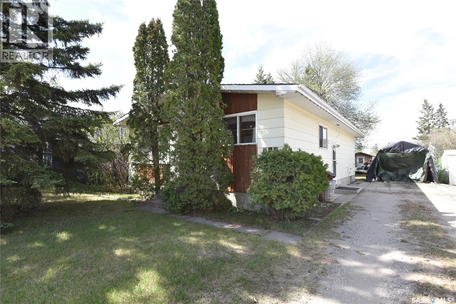Property Photo: 409 Nipawin Road E SK S0E 1E0
