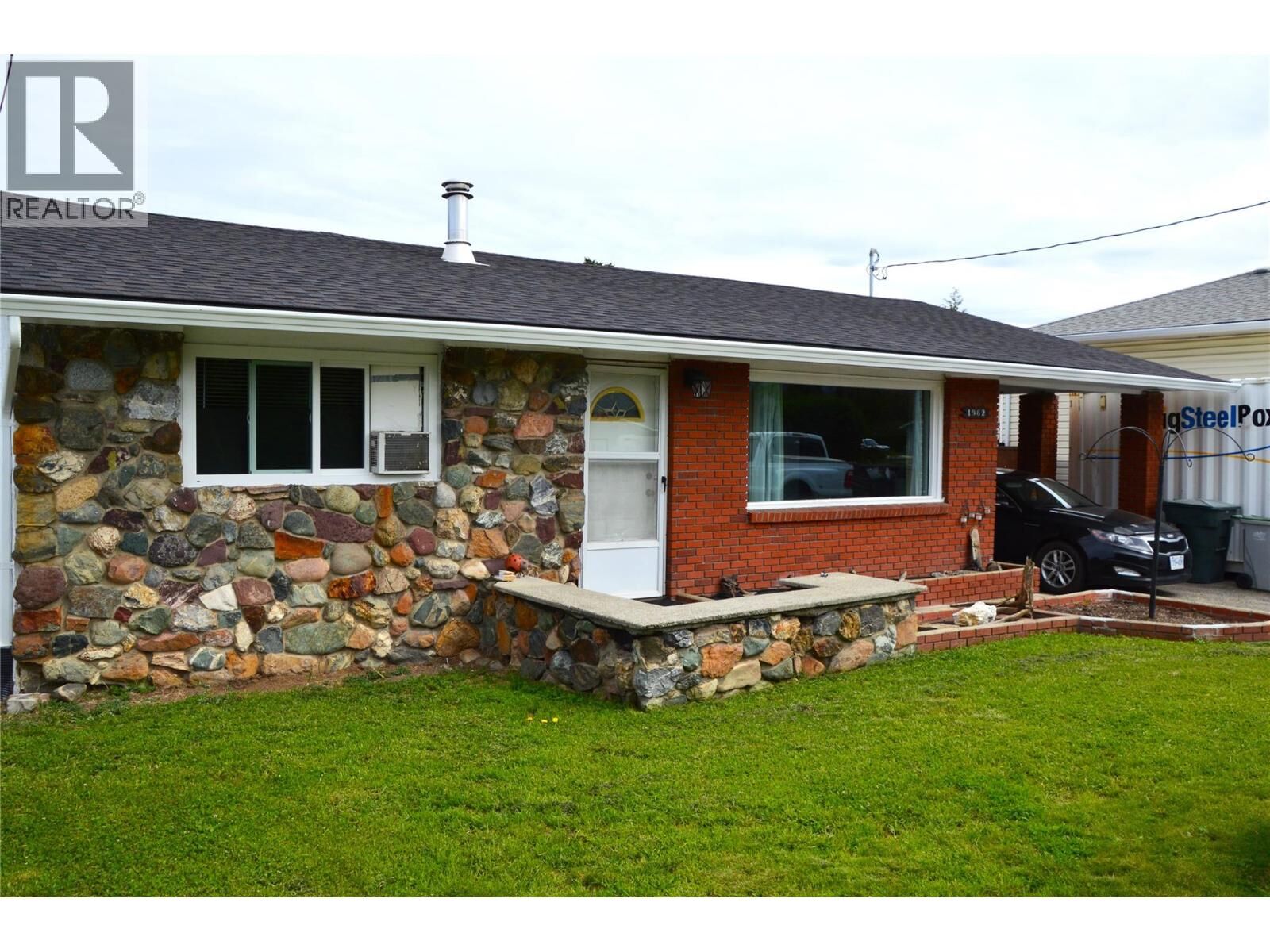 Property Photo: 1962 Parkcrest Avenue BC V2B 4X4