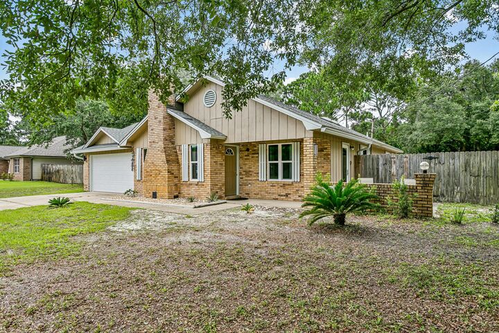 Property Photo:  2182 Calle De Cantabria  FL 32566 