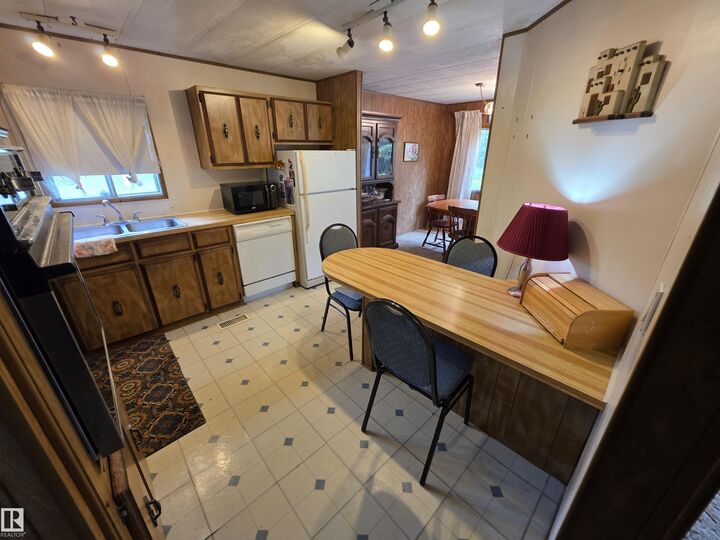 Property Photo: 53024A RR 84 AB T0E 2M0