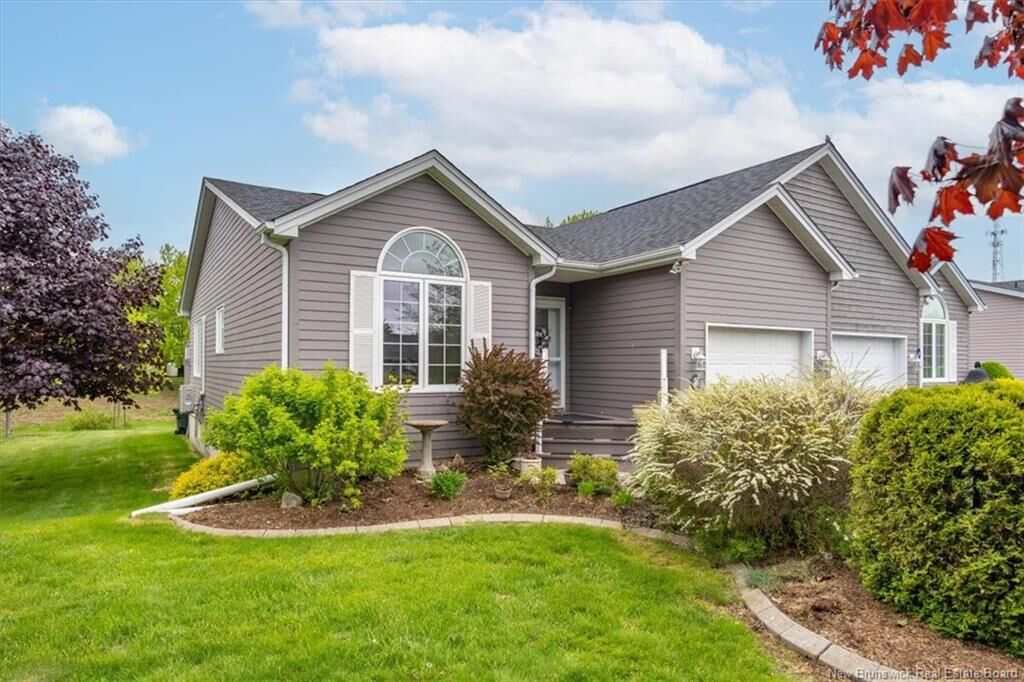Property Photo: 8 Mapledawn Court NB E2E 5Y6