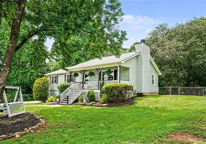 Property Photo:  404 Hill Crest Court  GA 30188 