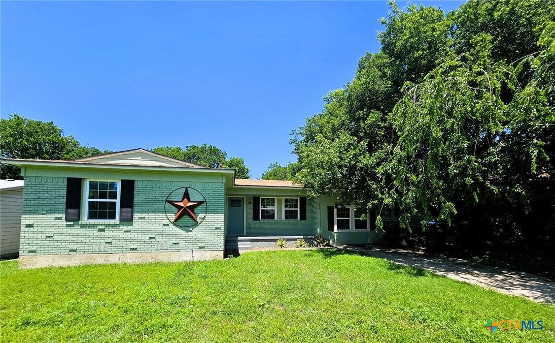 Property Photo: 605 N 11th Street TX 76522