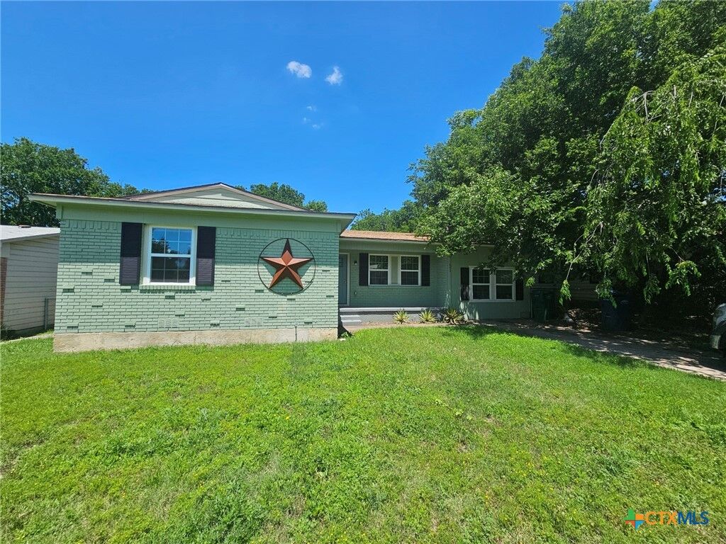 Property Photo:  605 N 11th Street  TX 76522 