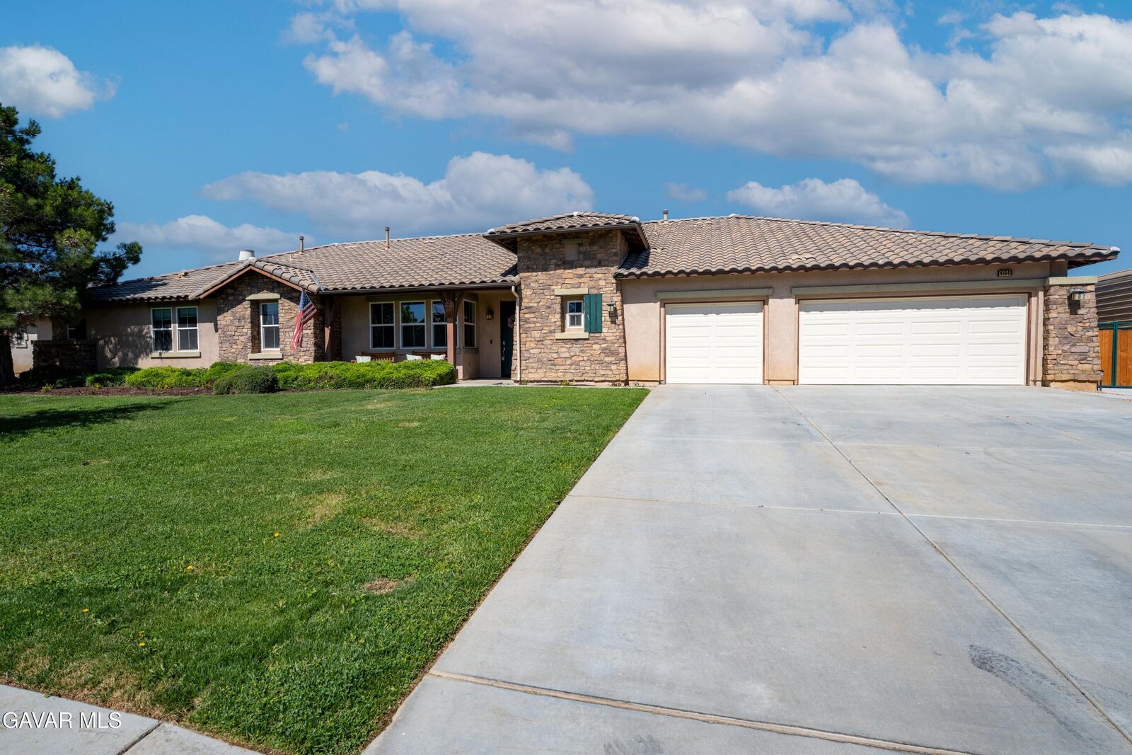 Property Photo: 41641 Doverwood Court CA 93536
