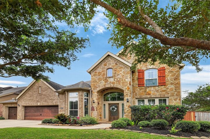 Property Photo: 2610 Park Hills Drive TX 77494