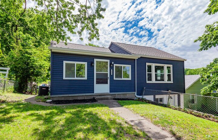 Property Photo:  1235 E 34th Street  IA 50317 