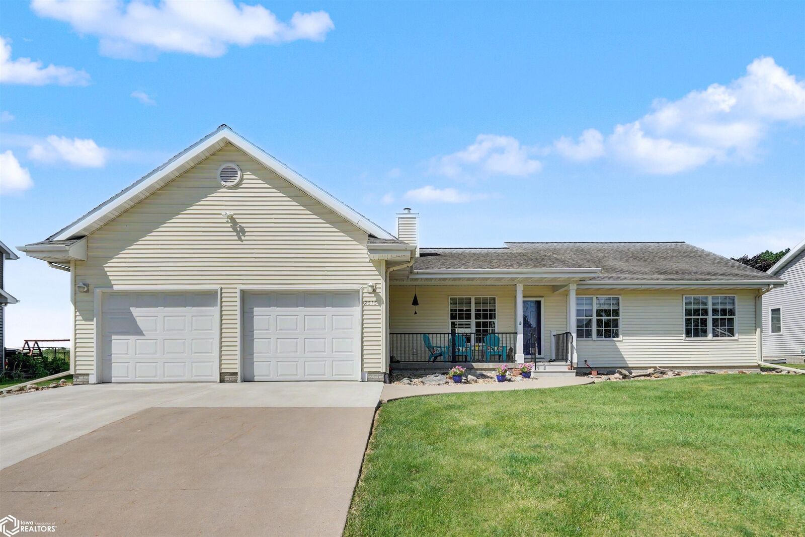 Property Photo:  2515 S 8th Street  IA 50158 