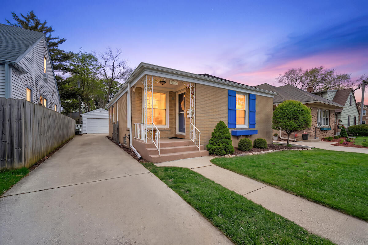 Property Photo:  2814 Lasalle St  WI 53402 