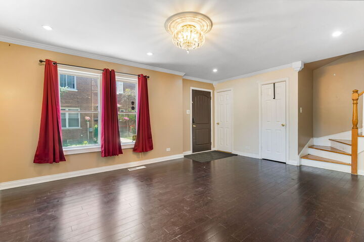 Property Photo:  1751 W Chase Avenue  IL 60626 